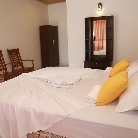 Serene Beach Hotel Диквела Екстериор снимка