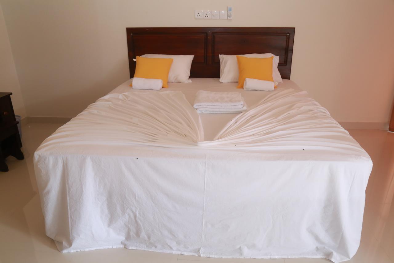 Serene Beach Hotel Диквела Екстериор снимка